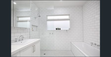 Where Period Elegance Meets Modern Family Living - Photo 5