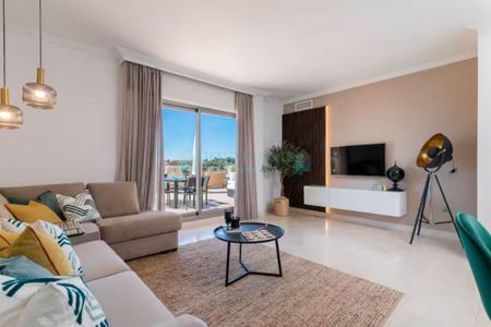 Penthouse for rent in New Golden Mile, Estepona - Photo 4