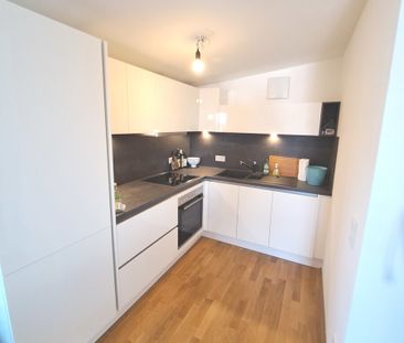 Moderne DG-Wohnung mit Dachterrasse, Balkon, TG-Platz & Weitblick i... - Photo 4