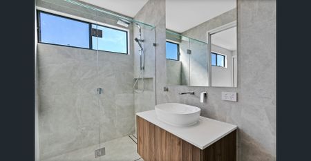 Luxurious Top Floor Unit with Terrace, Ocean Views. Water and Electricity Included! - Photo 5