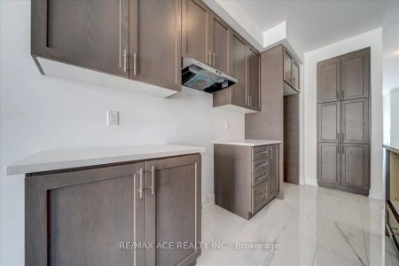 Condo Townhouse For Lease | E9033646 - Photo 3