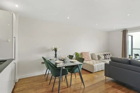 2 bedroom flat in St John's Wood - Photo 5