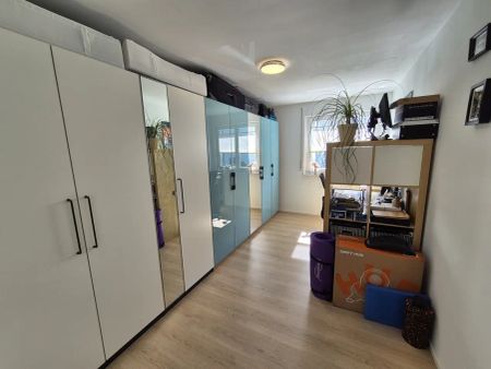 Ruhiges Wohnen im Grünen in Waldnähe: 4-Zimmer-Wohnung mit Balkon und 2 Stellplätzen in Böblingen - Photo 4