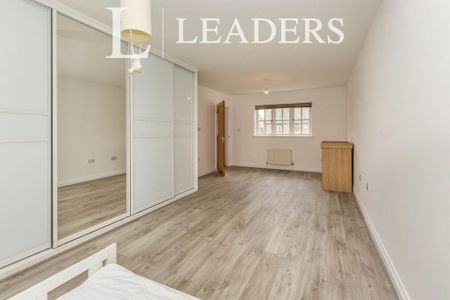 5 bedroom detached house to rent - Photo 2