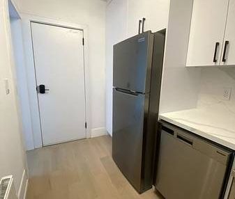 HIGH PARK LIFESTYLE NEWLY RENOVATED 1 BED - Photo 4