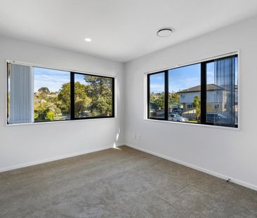 Modern family home in Browns Bay - Photo 6