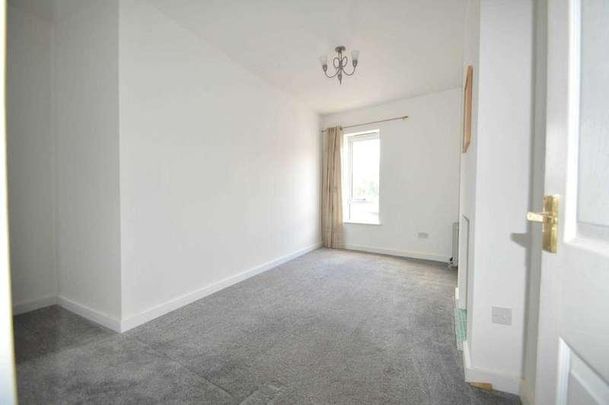 Addlestone, KT15 - Photo 1