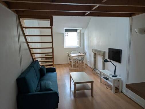 Loue appartement meublé en plein centre ville - Photo 1