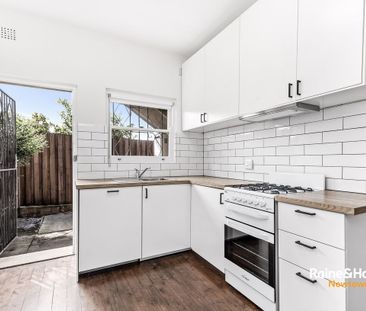 Stunning renovated art deco apartment - 6 Month lease only - Photo 4