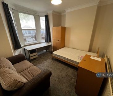 5 bedroom end of terrace house to rent - Photo 4