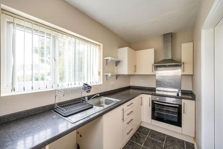 3 bedroom semi-detached house to rent - Photo 4