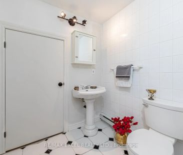 Detached Home For Lease | N9256054 - Photo 4