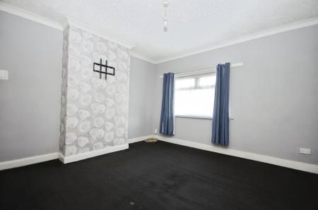 2 bedroom Terraced House To Let - Photo 3
