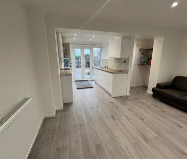 3 bedroom terraced house to rent - Photo 2