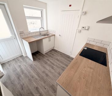 House - Terraced For Rent Duffryn Street, Ferndale - Photo 2