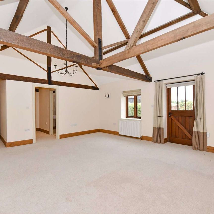 Converted stables in country estate setting with views over fields - Photo 1