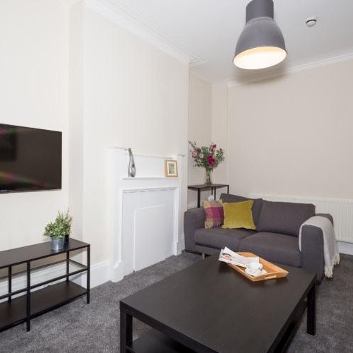 1 bedroom in a house share to rent - Photo 1