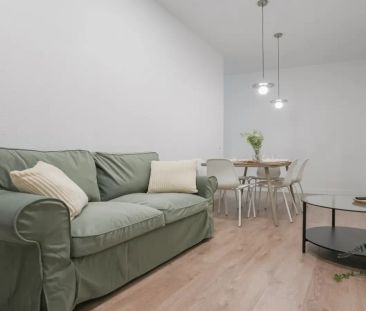 Room in a shared 6-bedroom apartment for rent in Palacio, Madrid - Foto 6