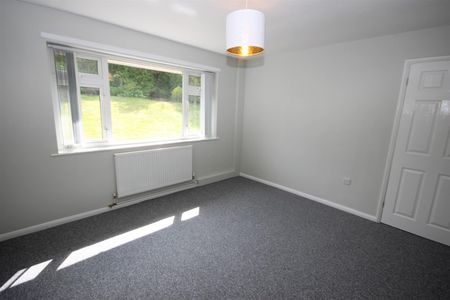 2 bed Detached Bungalow for let - Photo 5