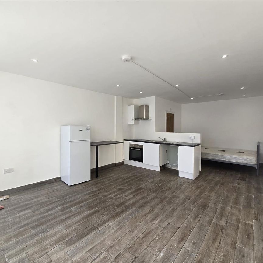 Selhurst Road, London SE25 - Photo 1