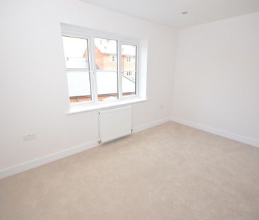 4 bedroom terraced house to rent - Photo 3