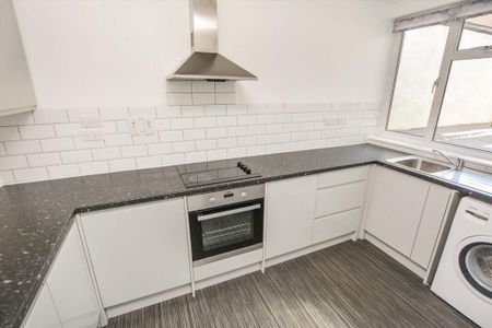 3 bedroom maisonette to rent - Photo 4