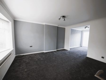 3 bedroom semi-detached house to rent - Photo 2