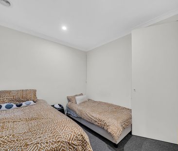 A Stylish Blend of Comfort & Class in Emerald Park! - Photo 6