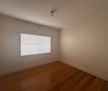 36 Bradshaw Street, Essendon VIC 3040 - Photo 6
