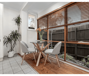 SPACIOUS LIVING IN CONVENIENT LOCATION - Photo 4