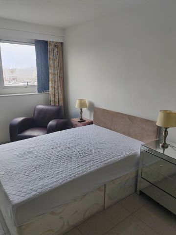 3 Bed Flat, Bursall Croft, LS12 - Photo 2