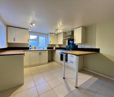 3 bedroom end of terrace house to rent - Photo 1