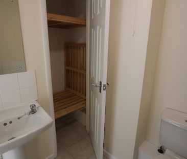 2 bedroom flat to rent - Photo 6