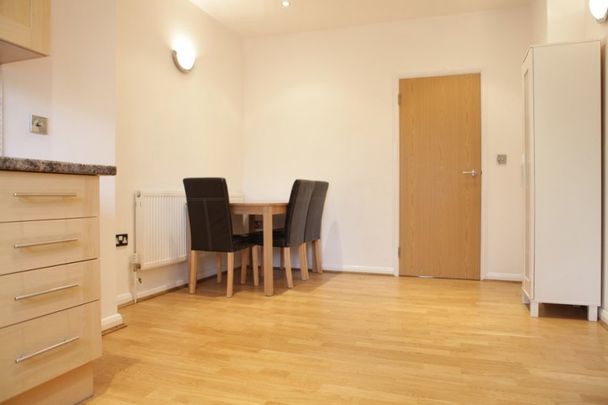 Water Lane, Ilford, Essex IG3 - Photo 1