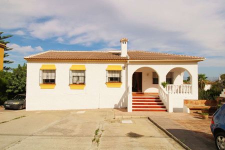 5 room luxury Villa for rent in Alhaurín de la Torre, Andalusia - Foto 3