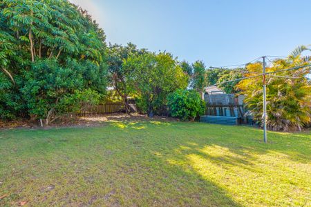 21 Ettie Street, Redcliffe QLD 4020 - House For Rent | Domain - Photo 5