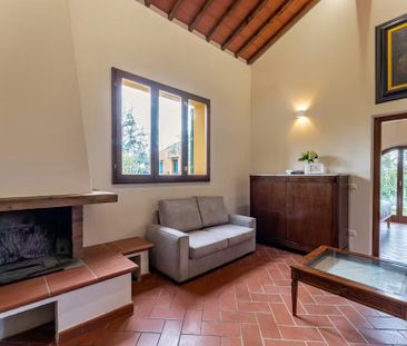 Via del Poggiolino, Florence, Tuscany 50139 - Photo 2