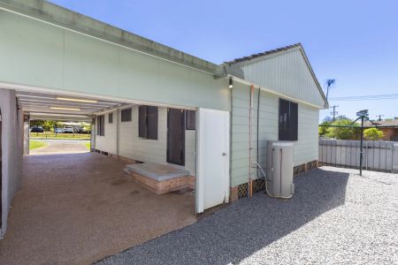 TIDY THREE BEDROOM HOME IN IDEAL LOCATION - Photo 4