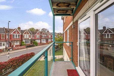 2 bedroom flat to rent - Photo 2