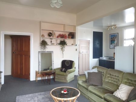 Easy living in Bidwill Street - Photo 2