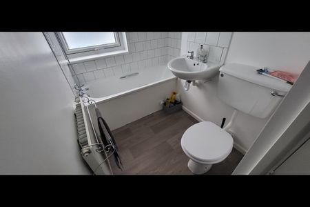 2 Bed Maisonette, Walker Close, BS5 - Photo 5