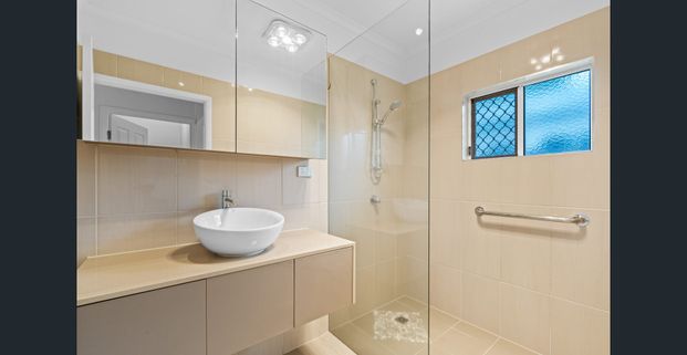 Modern Family Living In Peaceful Cul-de-sac - Photo 1