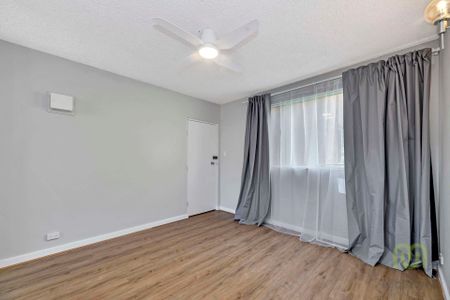 Charming Two-Bedroom Apartment - Photo 3