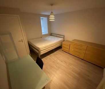 4 bedroom private hall to rent - Photo 3