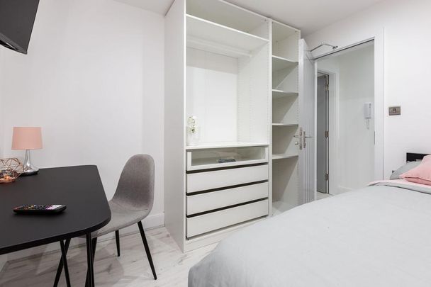 6 bedroom house to rent - Photo 1