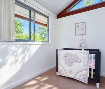 GORGEOUS FREESTANDING VILLA - PET FRIENDLY! - Photo 3