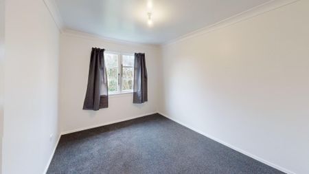 Roslyn - 3 Bedrooms - Photo 3
