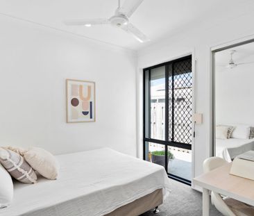 Immaculately presented Family Home with Pool ! - Photo 6