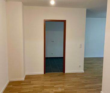 Mietwohnung in Nürnberg - Mit dem Aufzug direkt vor die Wohnungstür... - Photo 3