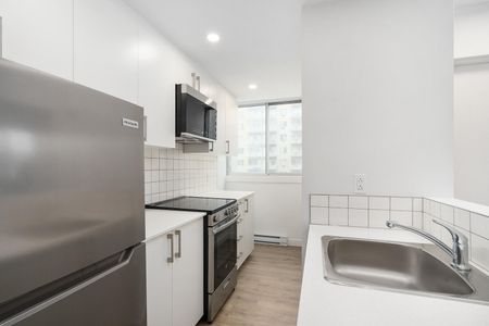 2100 Boulevard de Maisonneuve West, Montréal, QC - Photo 5